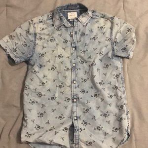Short sleeve button down